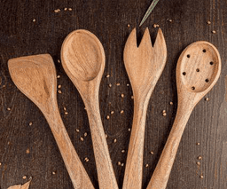 شوك ومعالق وأدوات مطبخ
